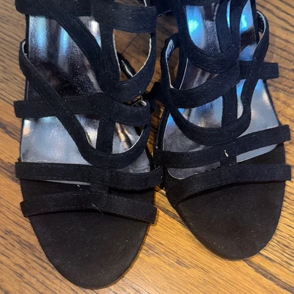 Bellini Black Strappy Heels in Size 8.5 - Picture 5 of 6